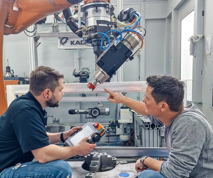 KADIA system processes battery trays Efficient processing with robots
